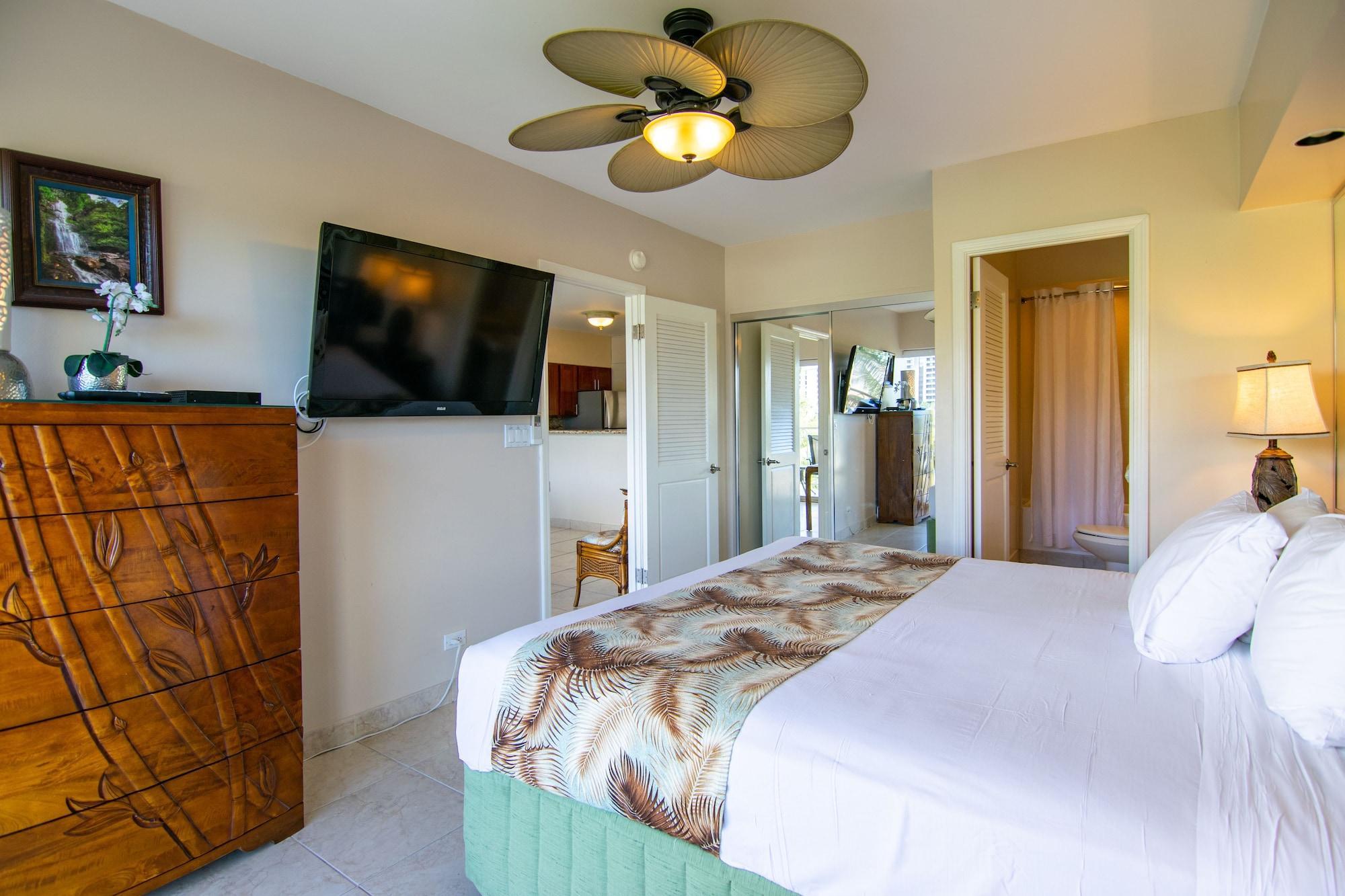 Waikiki Shore By Outrigger Honolulu Exterior photo
