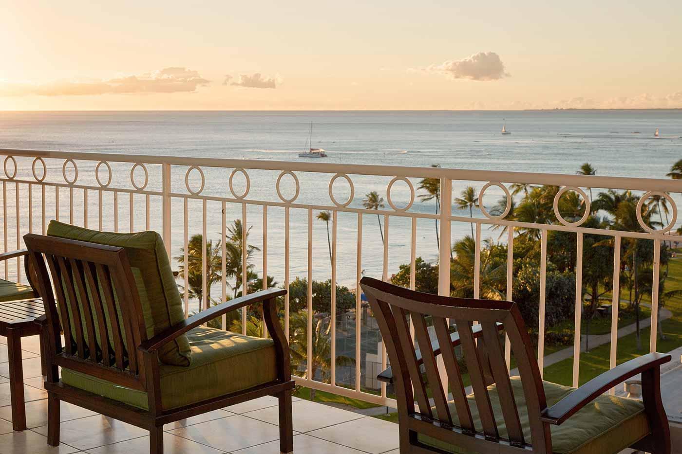 Waikiki Shore By Outrigger Honolulu Exterior photo