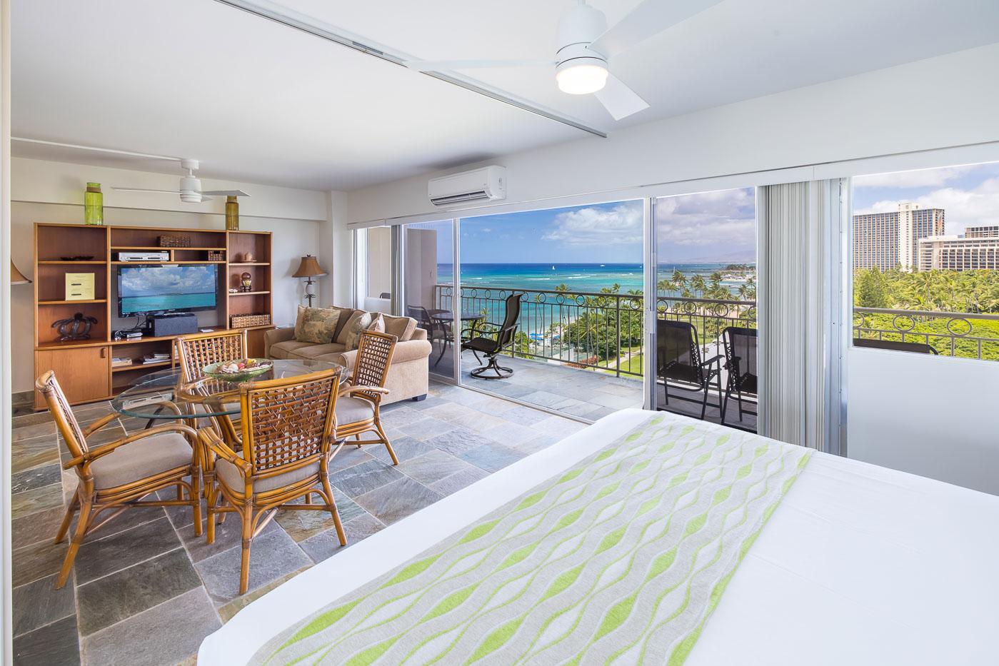 Waikiki Shore By Outrigger Honolulu Exterior photo