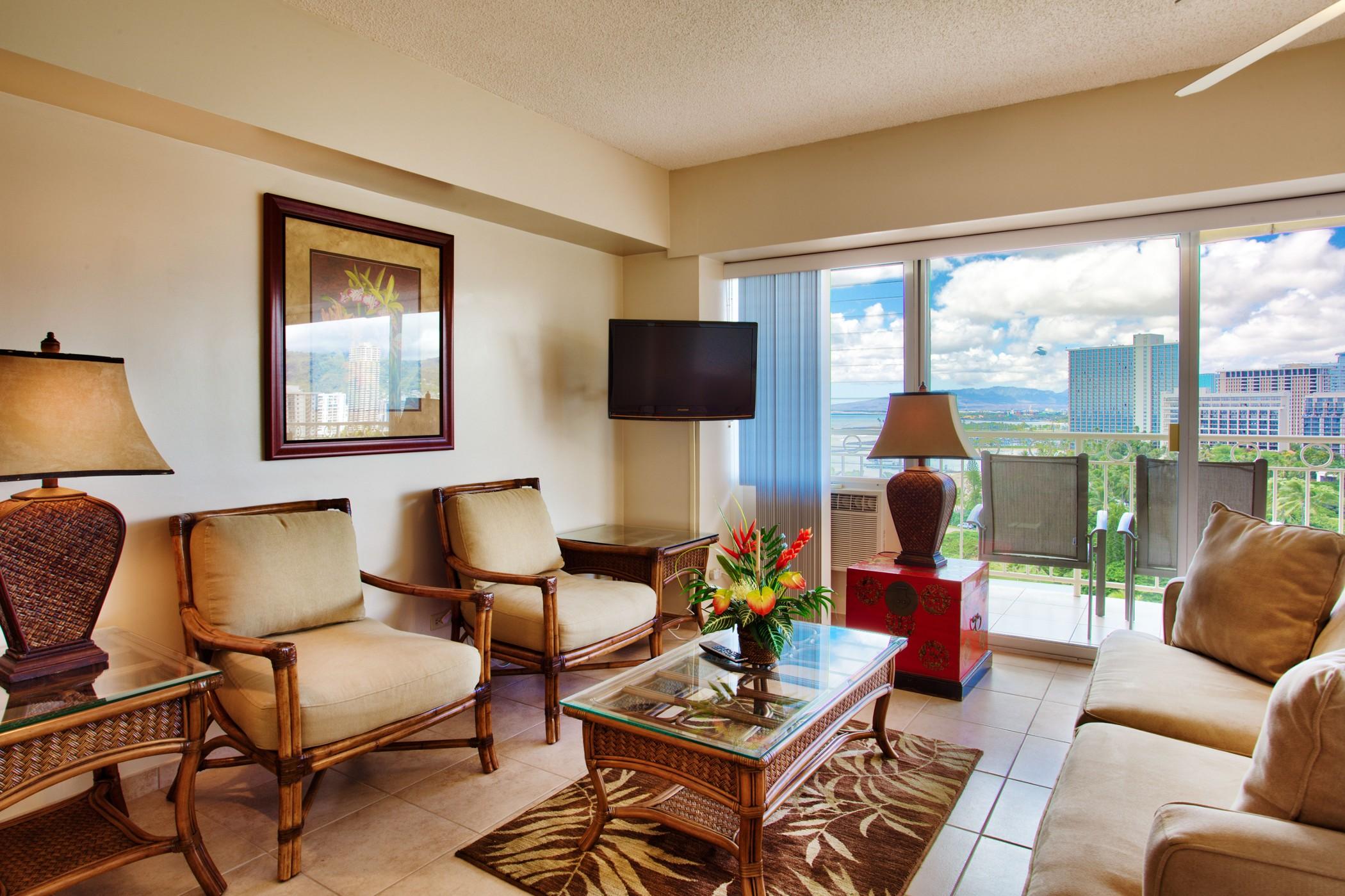 Waikiki Shore By Outrigger Honolulu Room photo