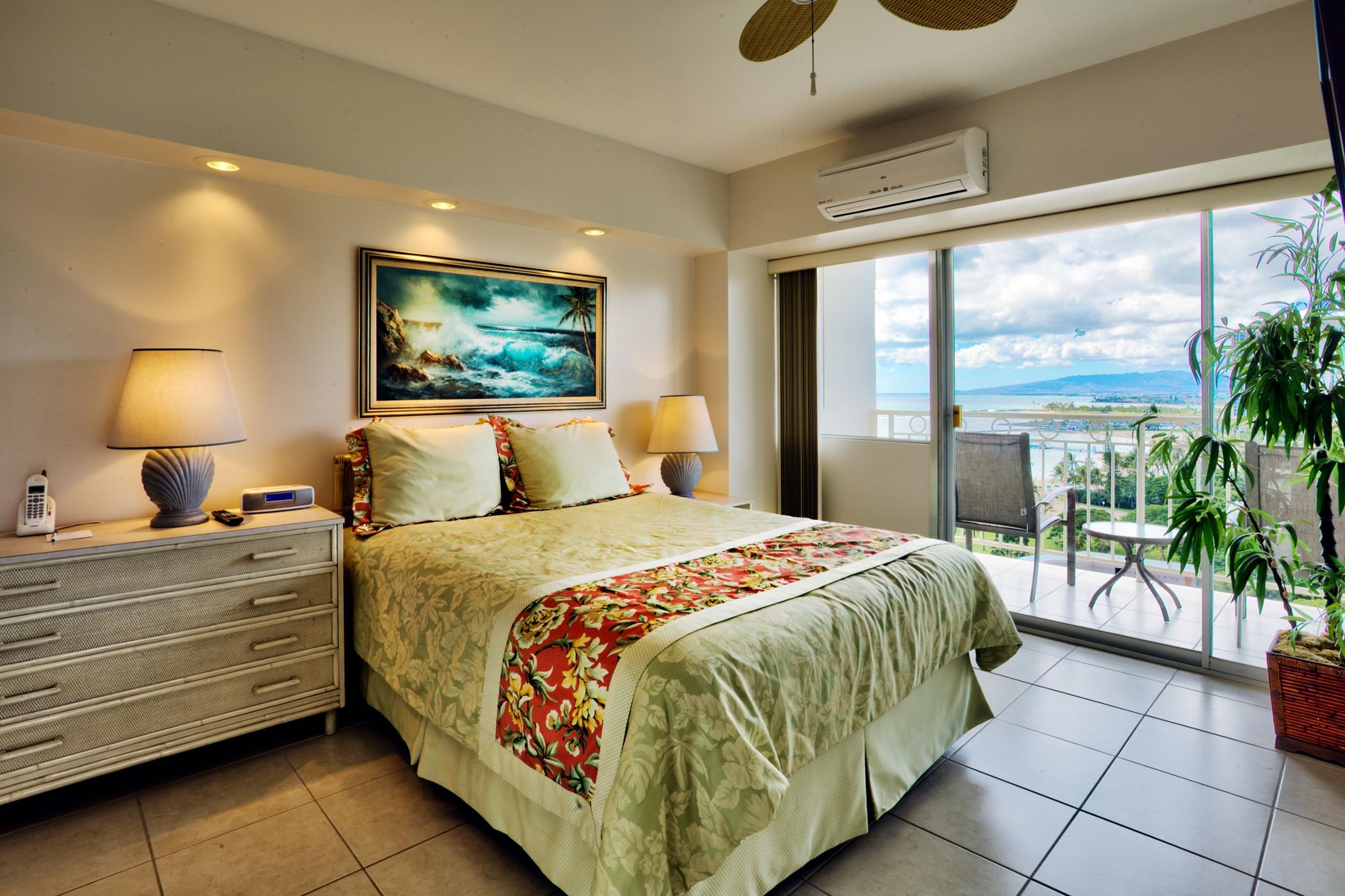 Waikiki Shore By Outrigger Honolulu Room photo
