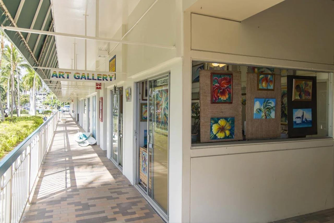 Waikiki Shore By Outrigger Honolulu Exterior photo