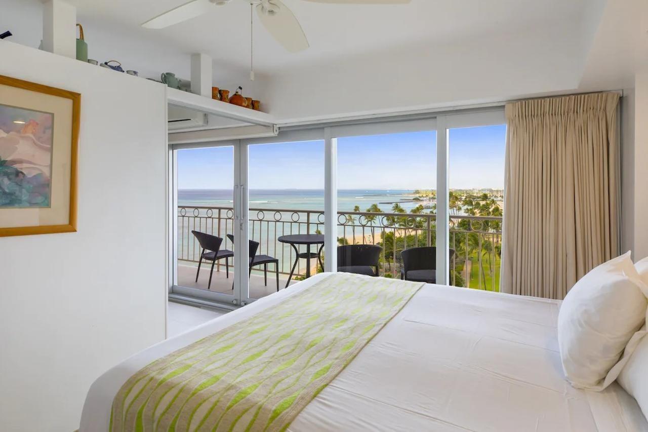 Waikiki Shore By Outrigger Honolulu Exterior photo