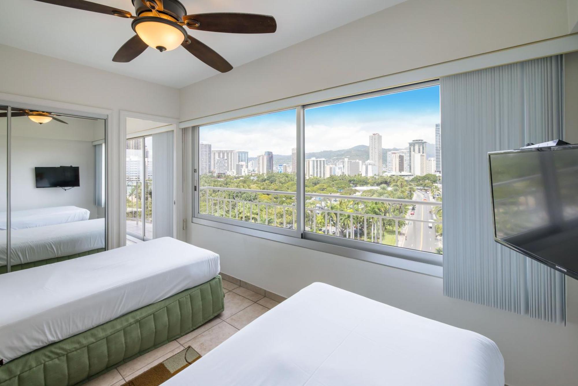 Waikiki Shore By Outrigger Honolulu Exterior photo