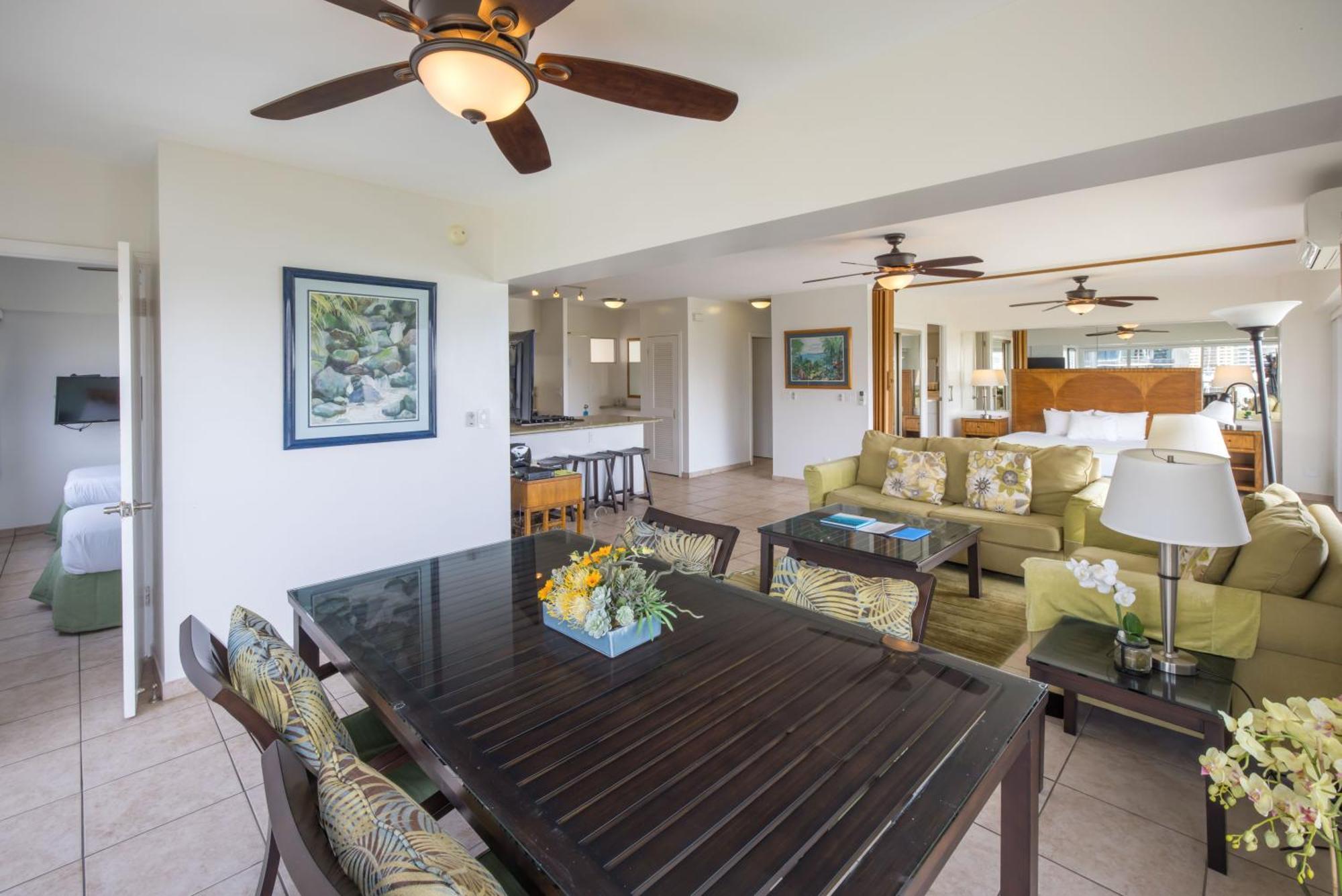 Waikiki Shore By Outrigger Honolulu Exterior photo
