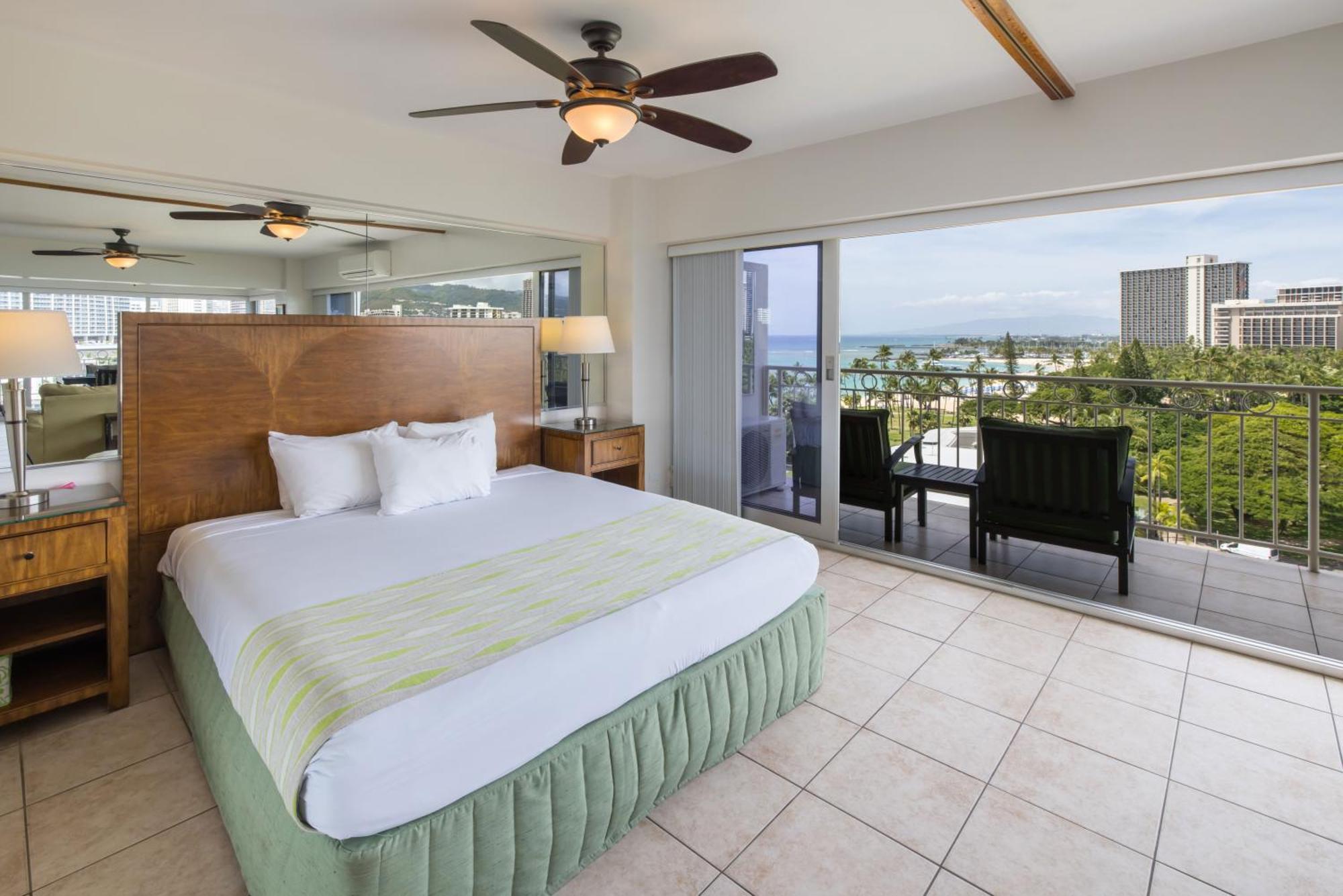 Waikiki Shore By Outrigger Honolulu Exterior photo