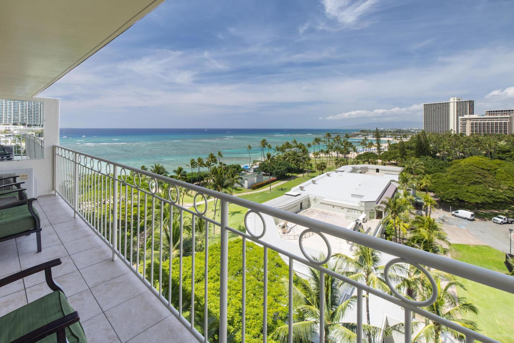 Waikiki Shore By Outrigger Honolulu Exterior photo