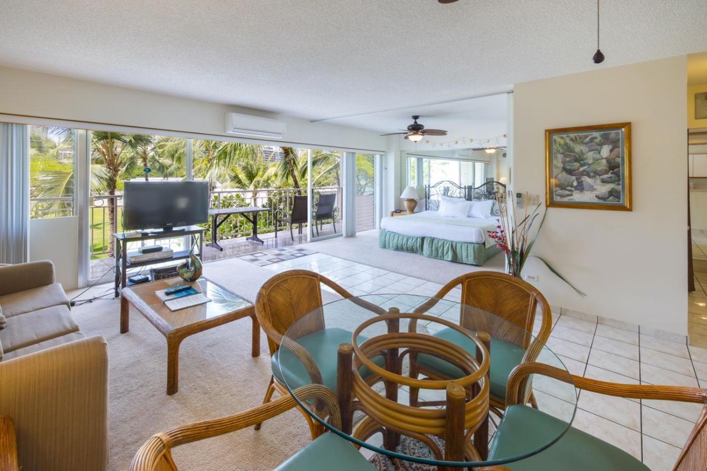 Waikiki Shore By Outrigger Honolulu Exterior photo
