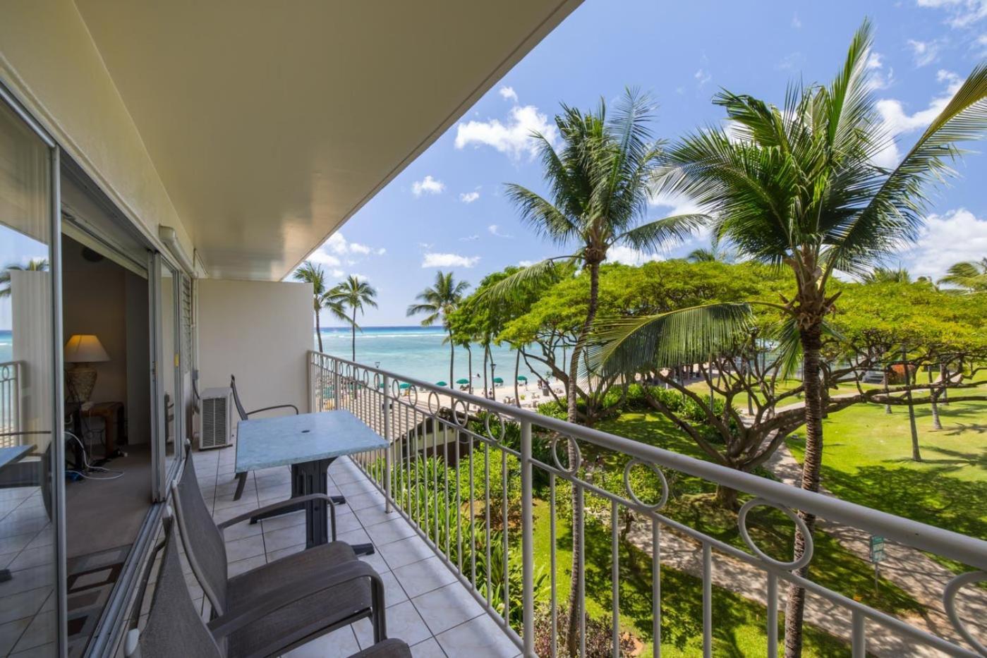 Waikiki Shore By Outrigger Honolulu Exterior photo