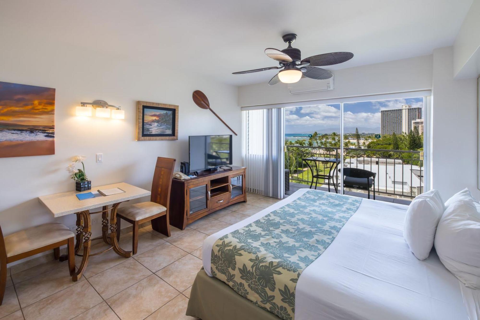 Waikiki Shore By Outrigger Honolulu Exterior photo