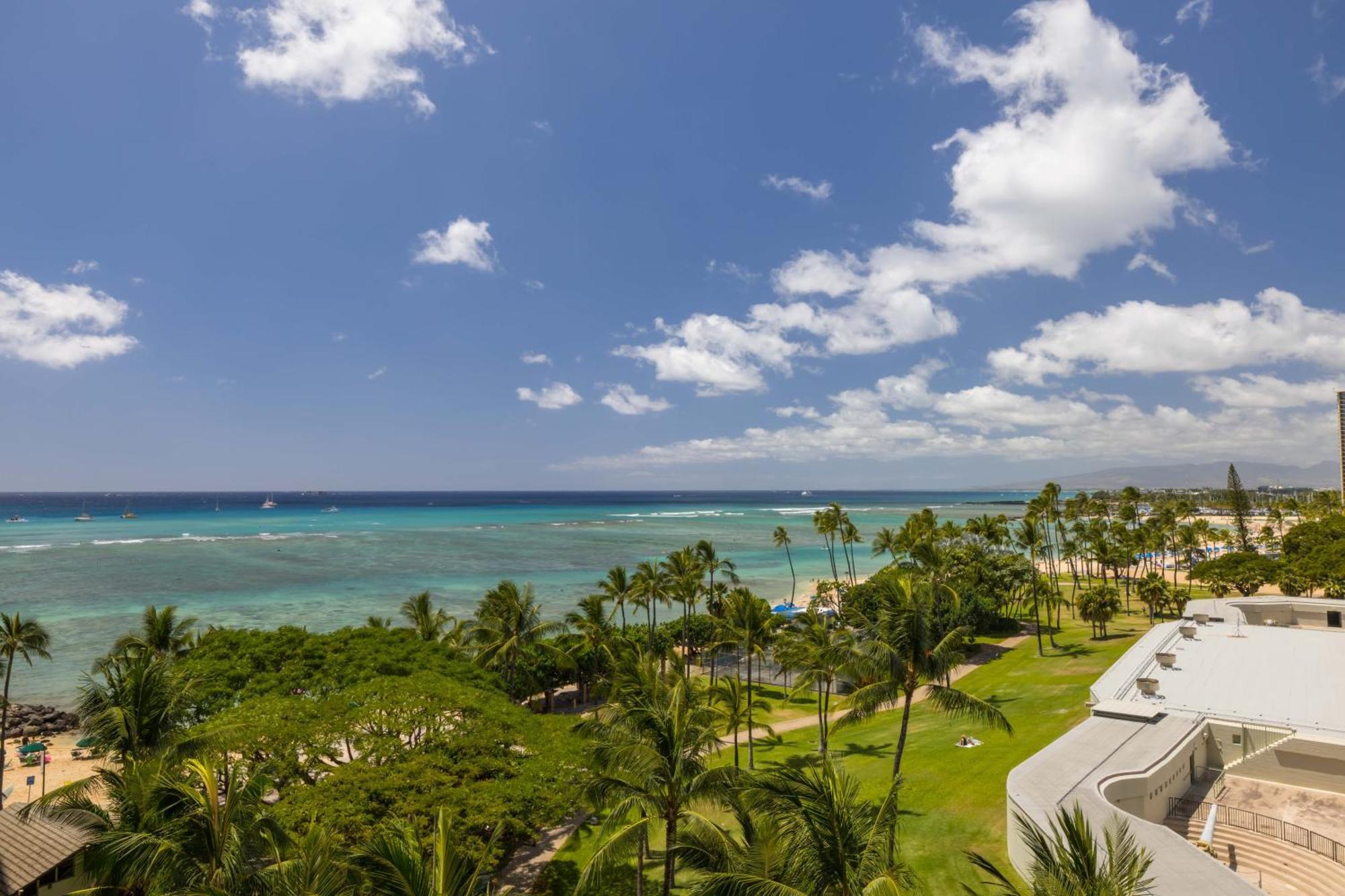 Waikiki Shore By Outrigger Honolulu Exterior photo