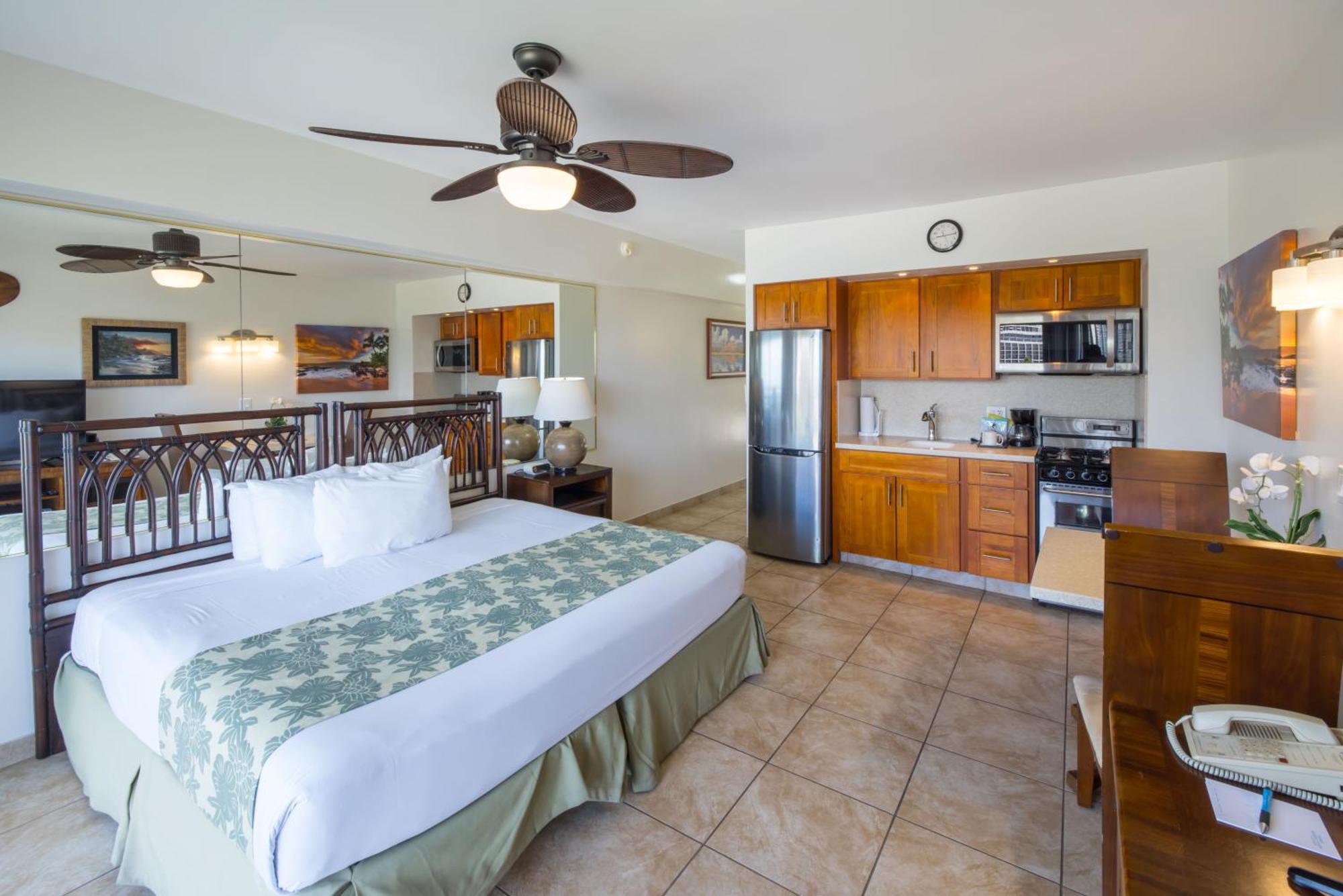 Waikiki Shore By Outrigger Honolulu Exterior photo